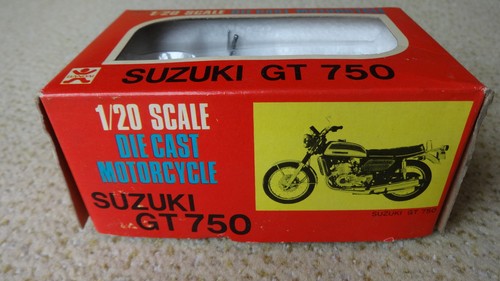 Moto bandai suzuki - suzuki, gt
